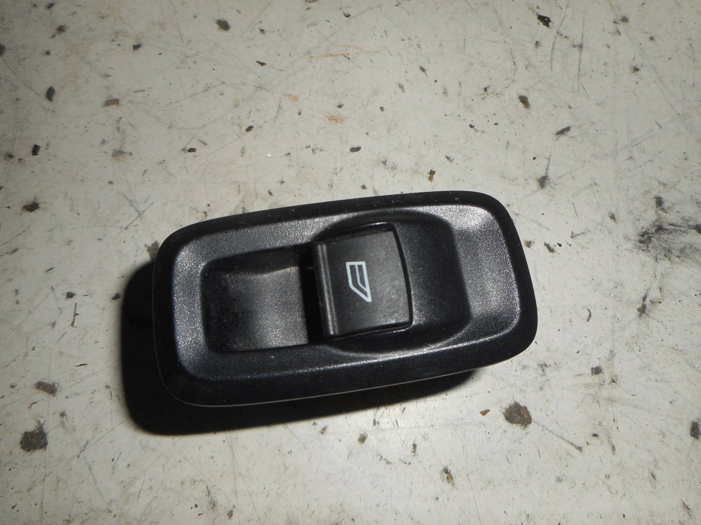 Interruttore alzacristalli porta ant.